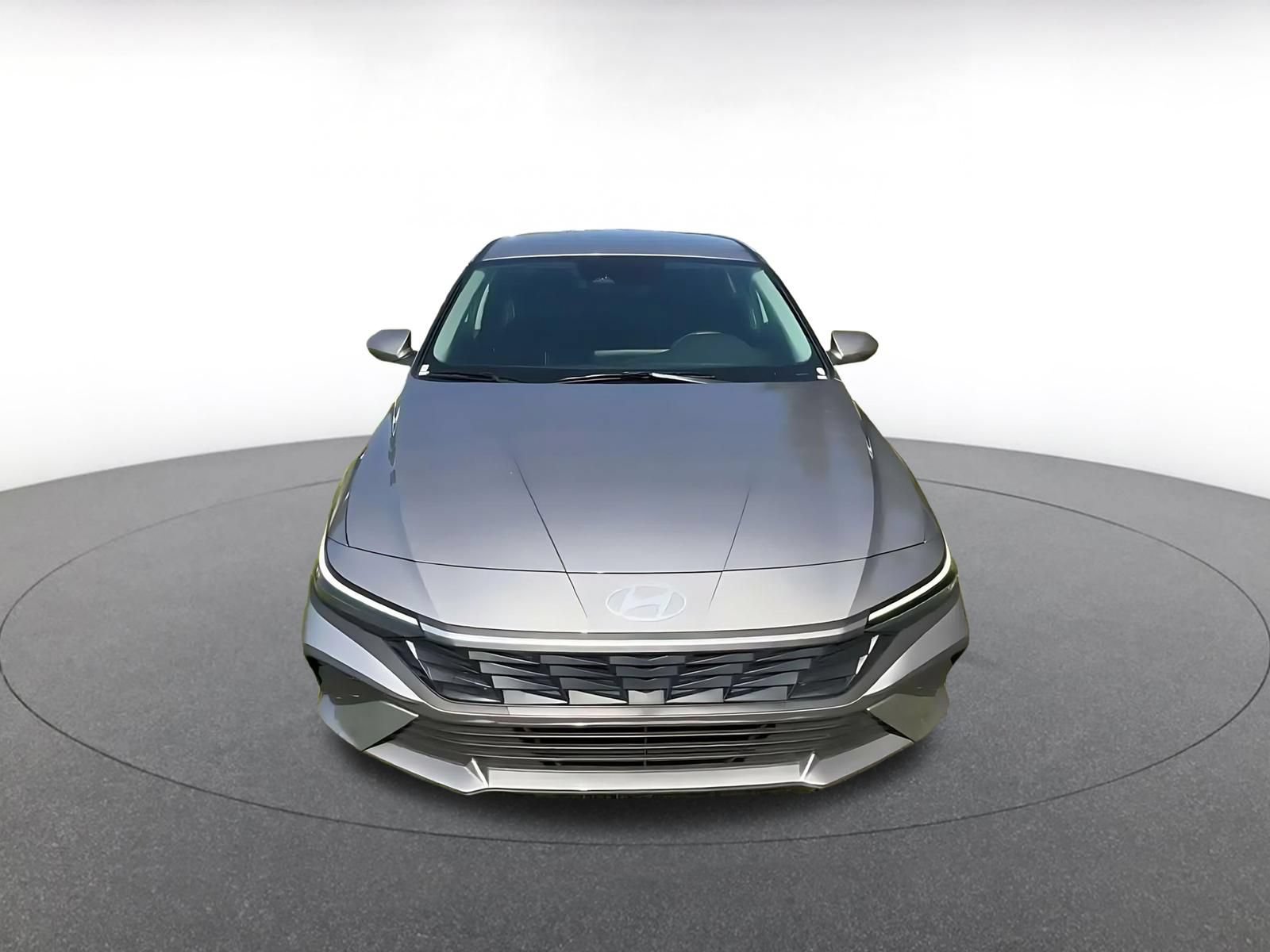 Used 2026 Hyundai Elantra Hybrid FWD image 4