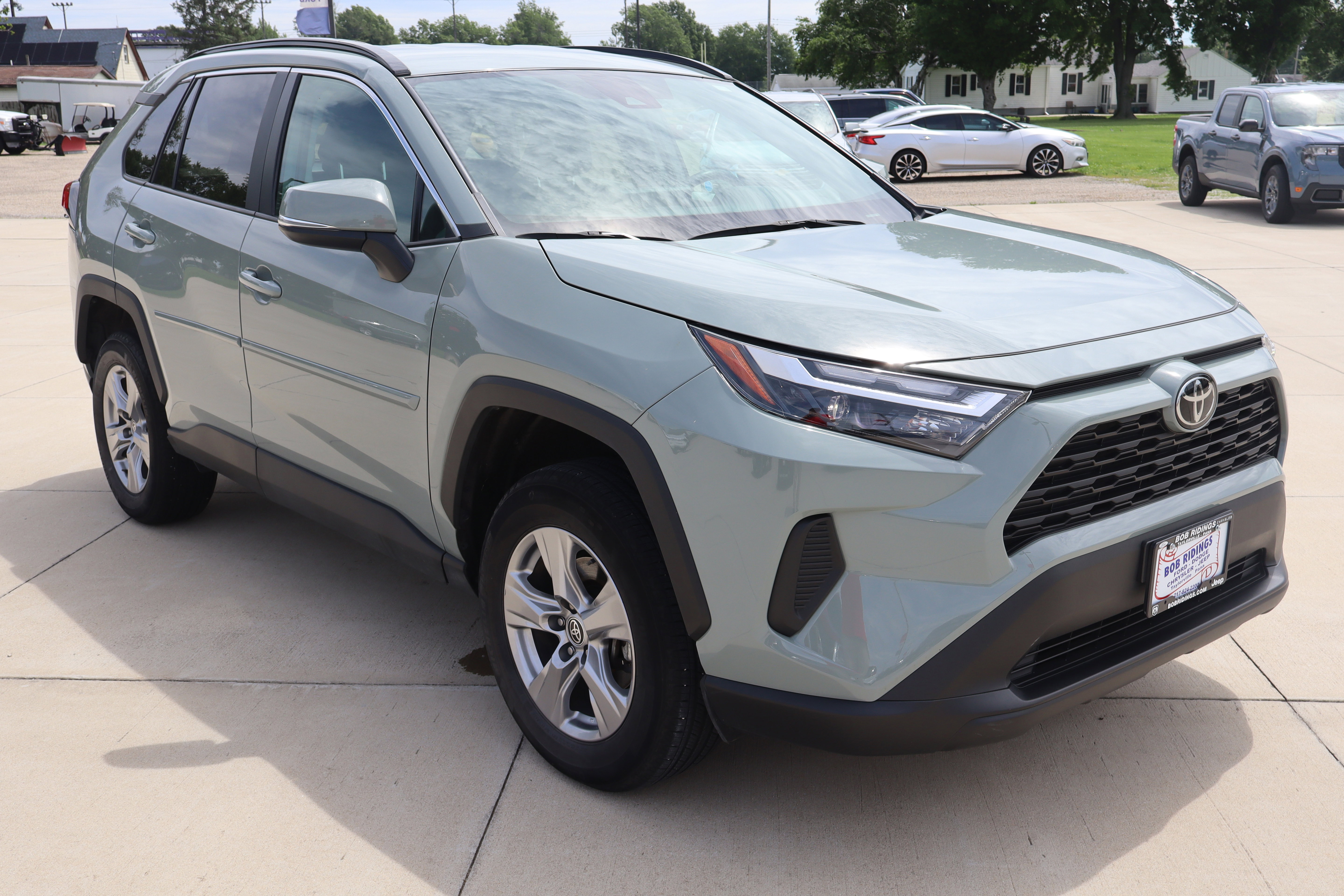 Used 2022 Toyota RAV4 XLE AWD/4WD image 4