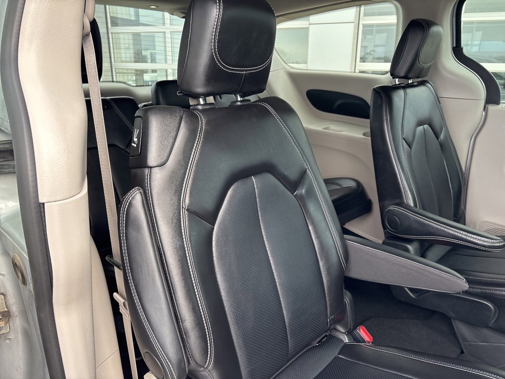 Used 2024 Chrysler Pacifica Touring-L image 24