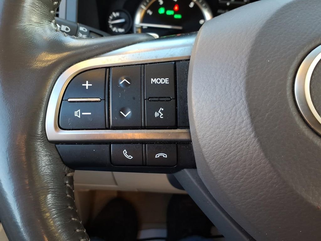 Used 2016 Lexus LX 570 4WD image 16