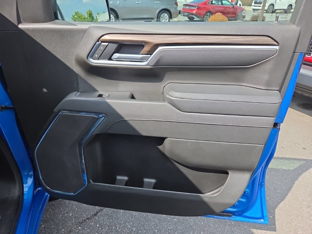 Used 2025 Chevrolet Silverado 1500 LT RWD image 39