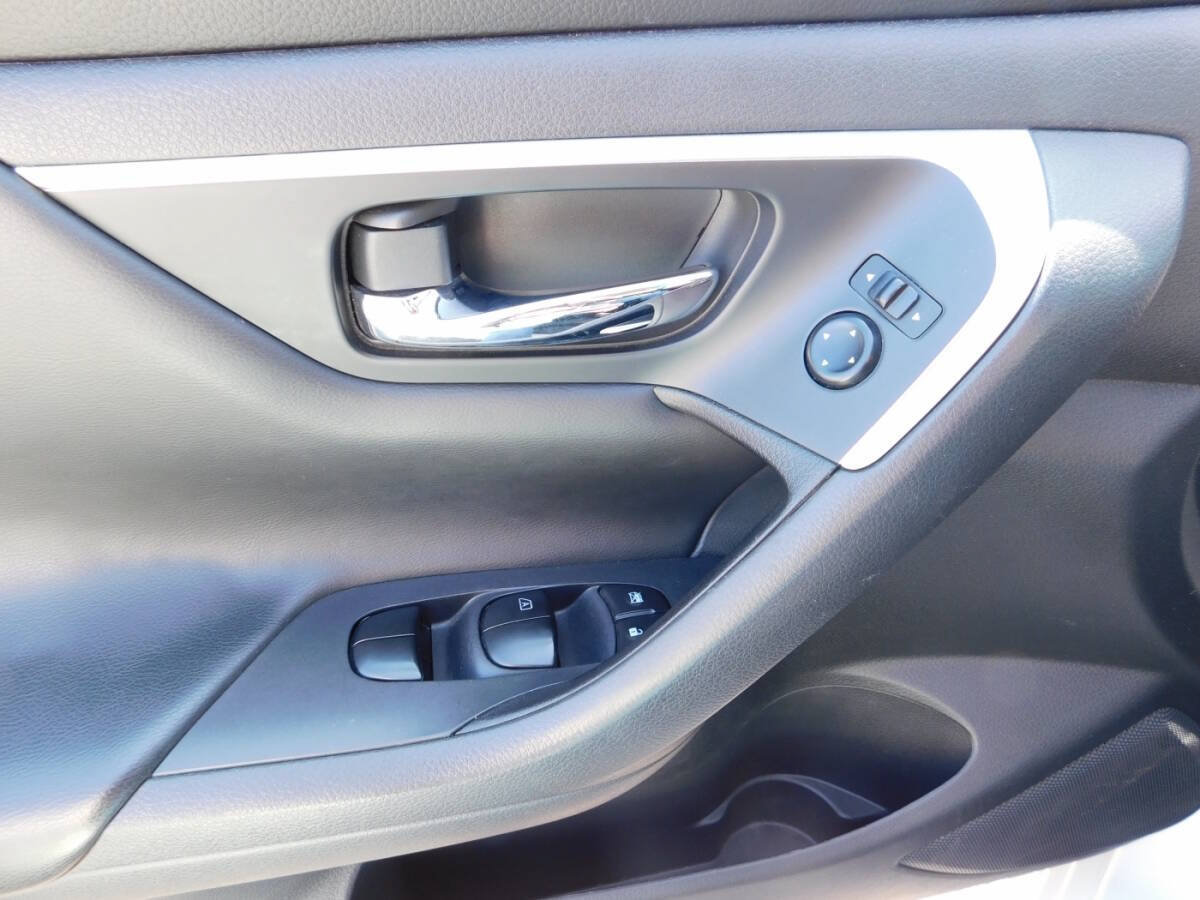 Used 2016 Nissan Altima 2.5 S w/ Power Driver Seat Package FWD image 17