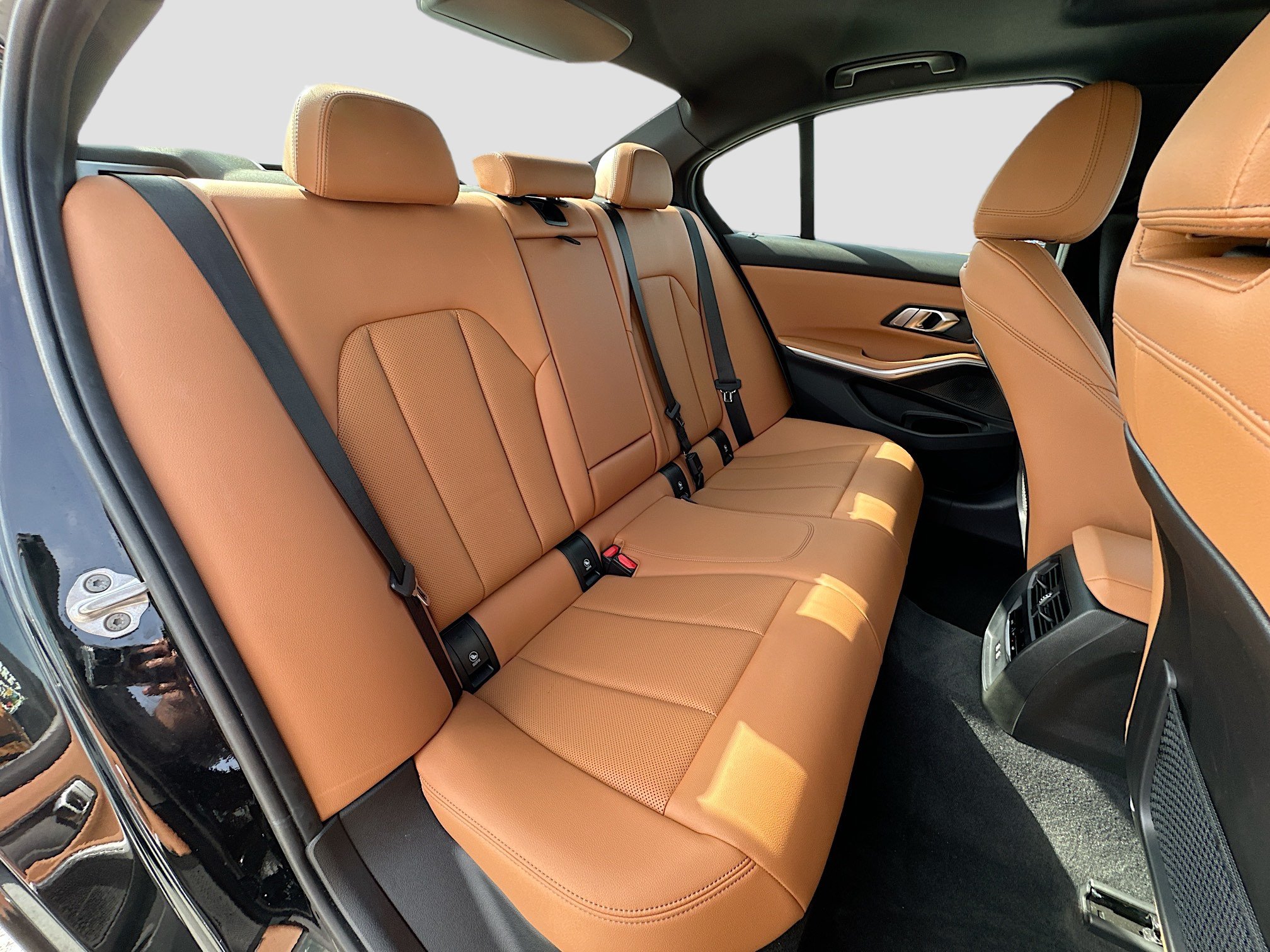 Used 2023 BMW 330e w/ Convenience Package RWD image 27