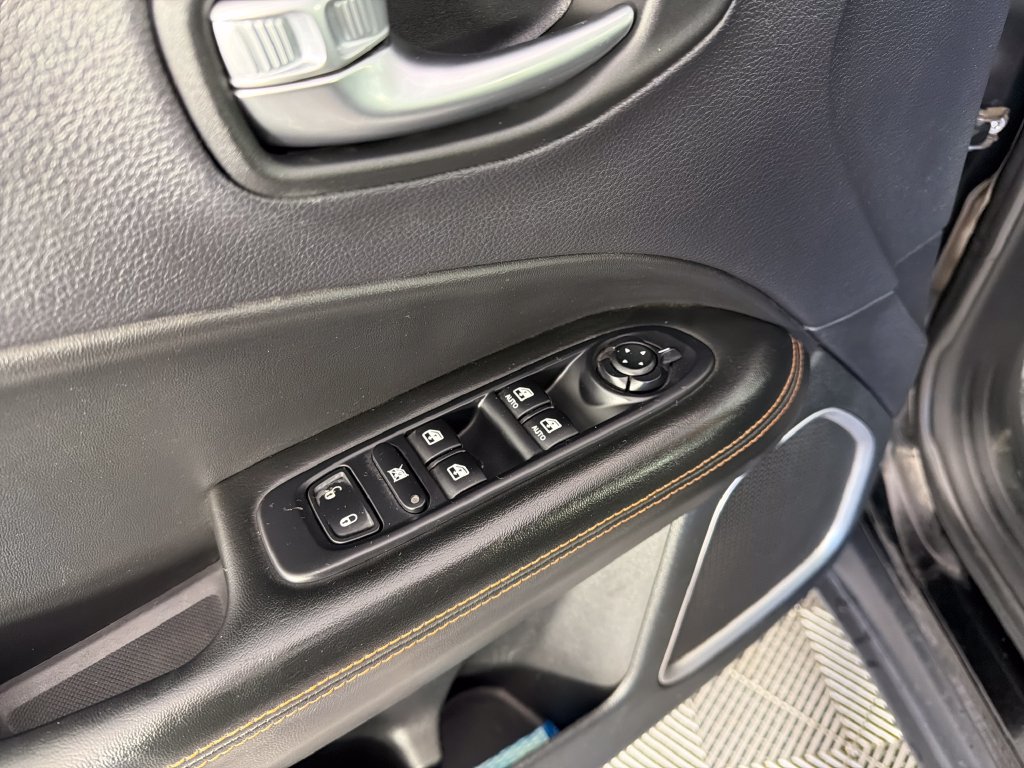 Used 2018 Jeep Compass Limited AWD/4WD image 18