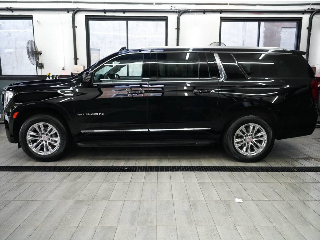 Used 2024 GMC Yukon XL SLT w/ SLT Luxury Package AWD/4WD image 4