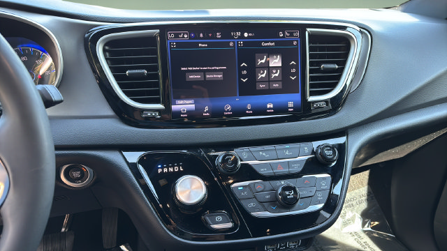 Used 2025 Chrysler Pacifica Select FWD image 26