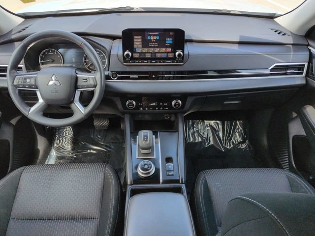 Used 2023 Mitsubishi Outlander ES FWD image 13