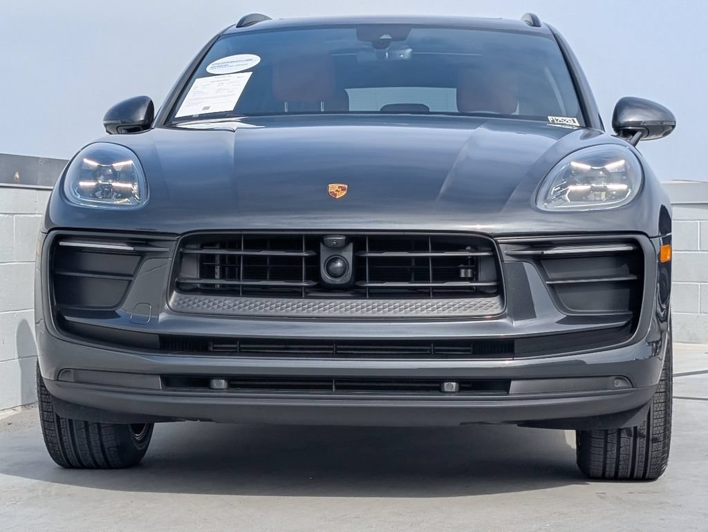 Certified 2024 Porsche Macan AWD/4WD image 8