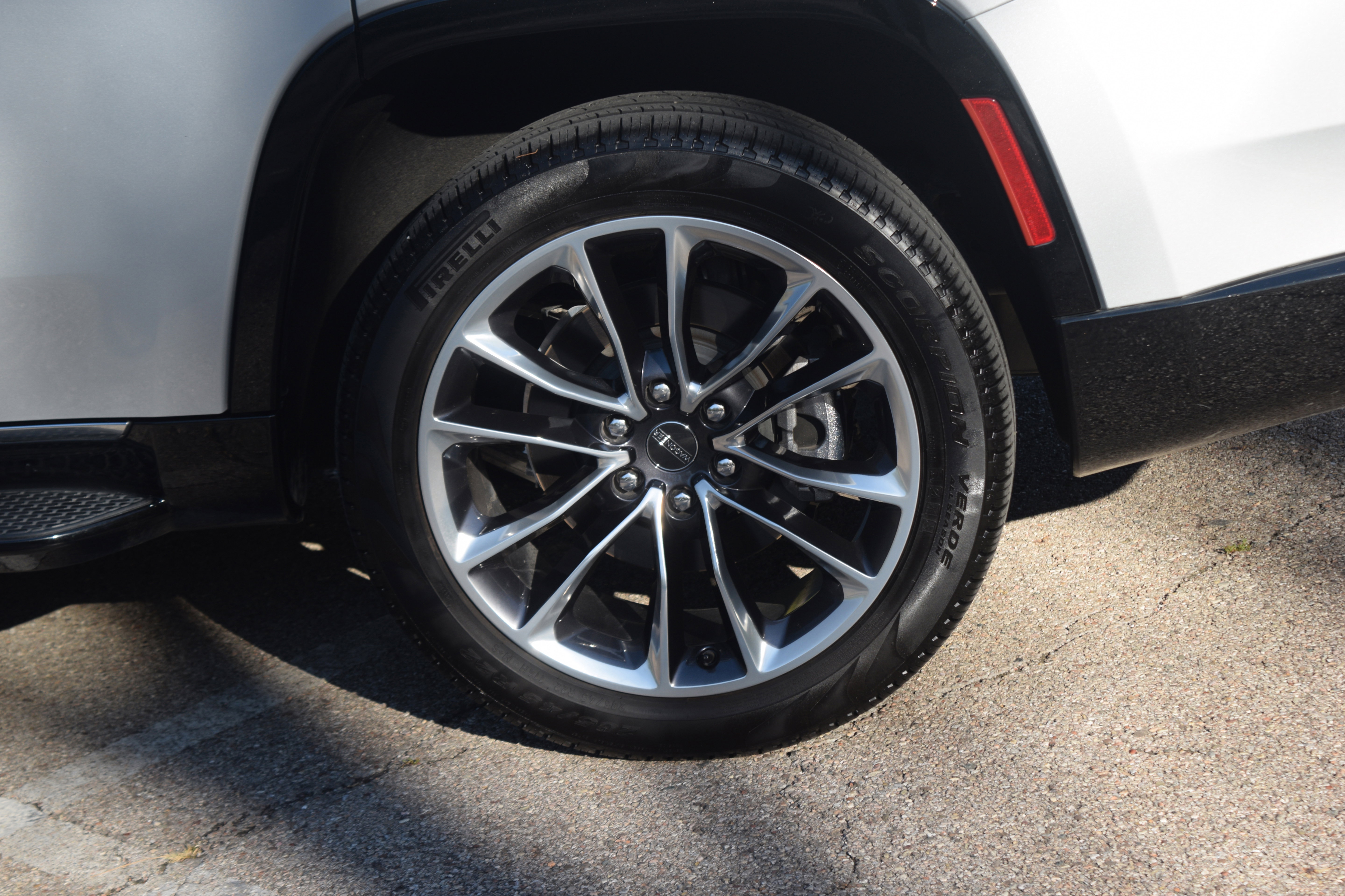 Used 2024 Jeep Wagoneer Series II w/ Premium Group I image 29