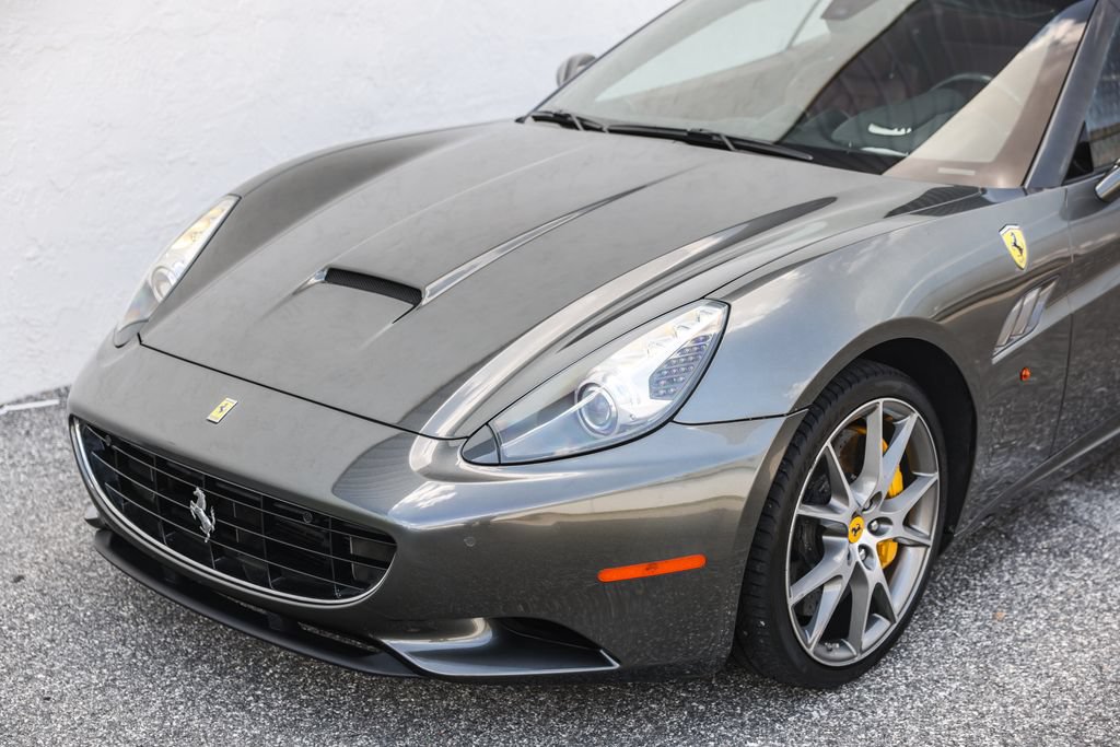 Used 2010 Ferrari California RWD image 23