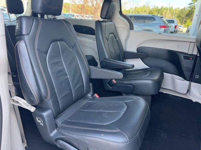Used 2020 Chrysler Pacifica Touring-L w/ Tire & Wheel Group image 36