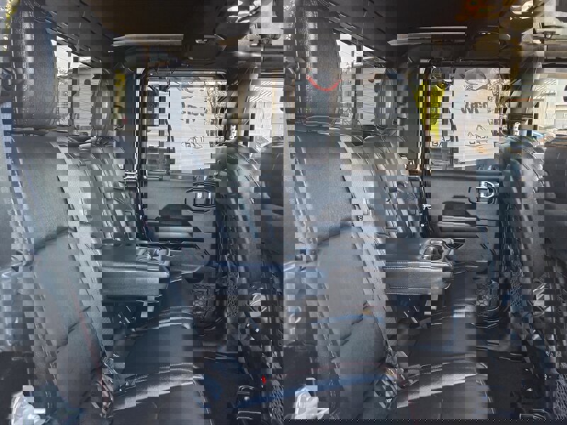 Used 2020 Jeep Gladiator Rubicon w/ Uconnect 4C Nav & Sound Group image 24