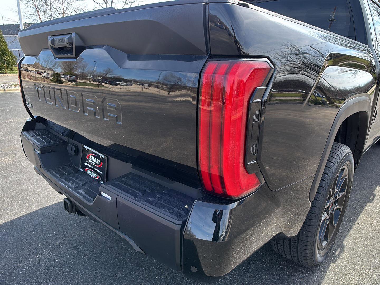 Used 2022 Toyota Tundra SR5 AWD/4WD image 9