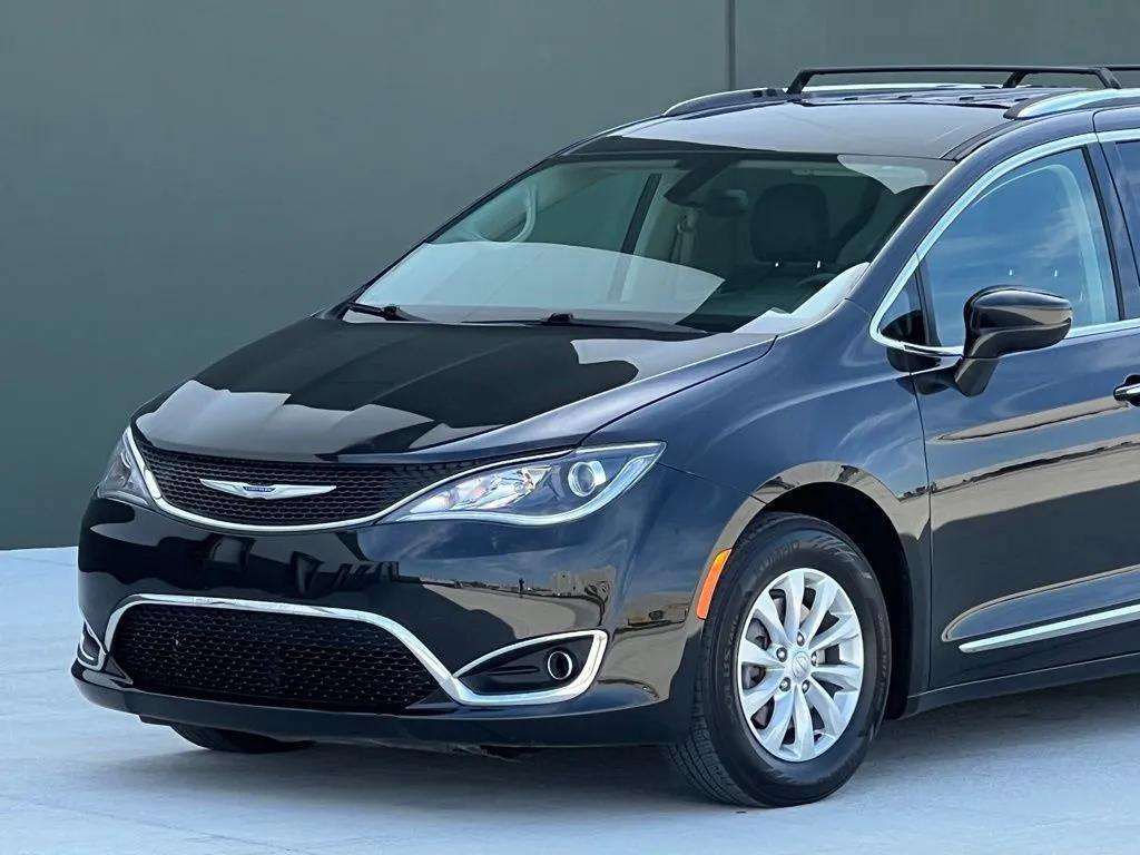 Used 2019 Chrysler Pacifica Touring-L FWD image 32