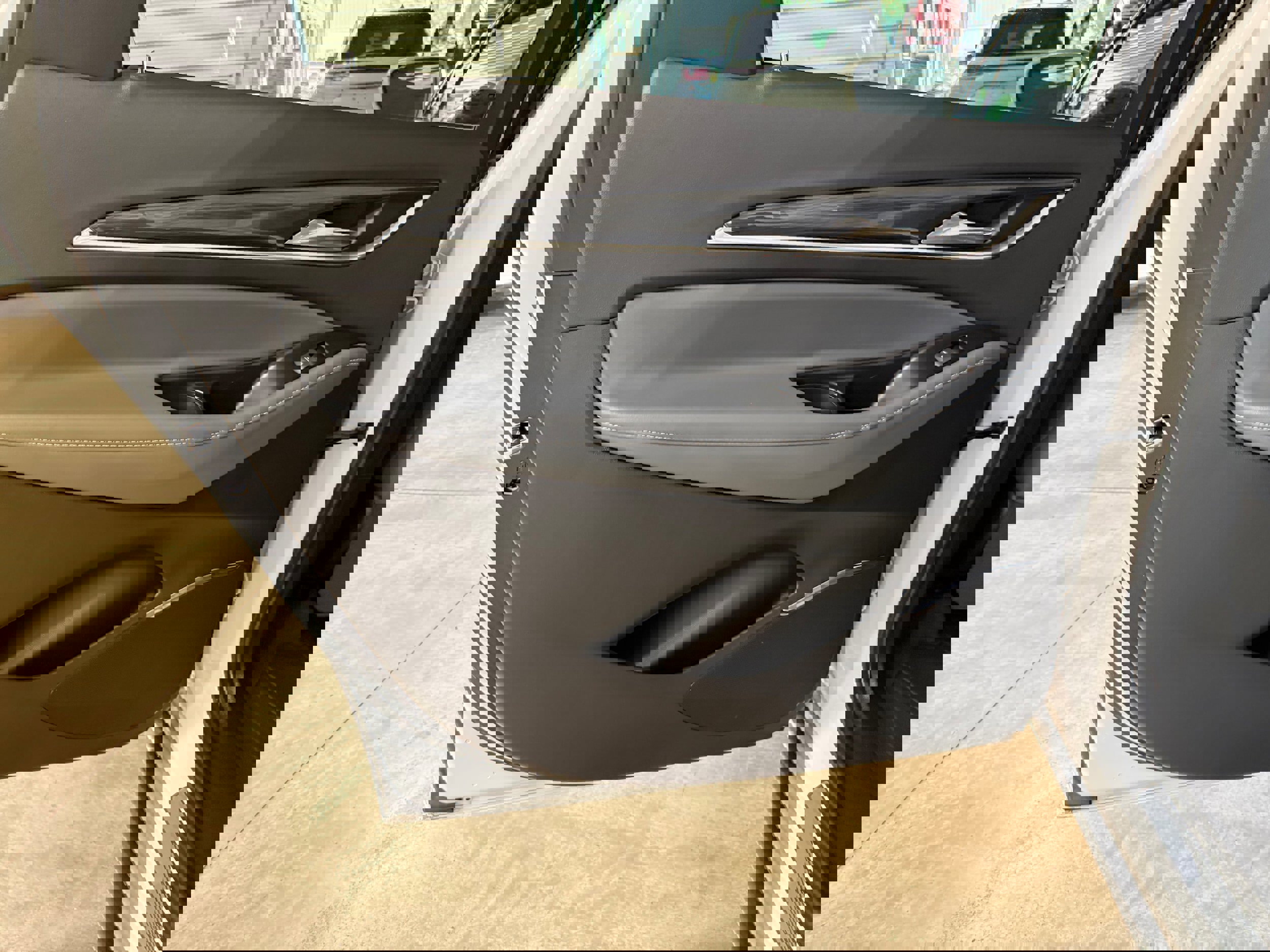 Used 2020 Buick Enclave Premium w/ Surround and Sites Package image 27