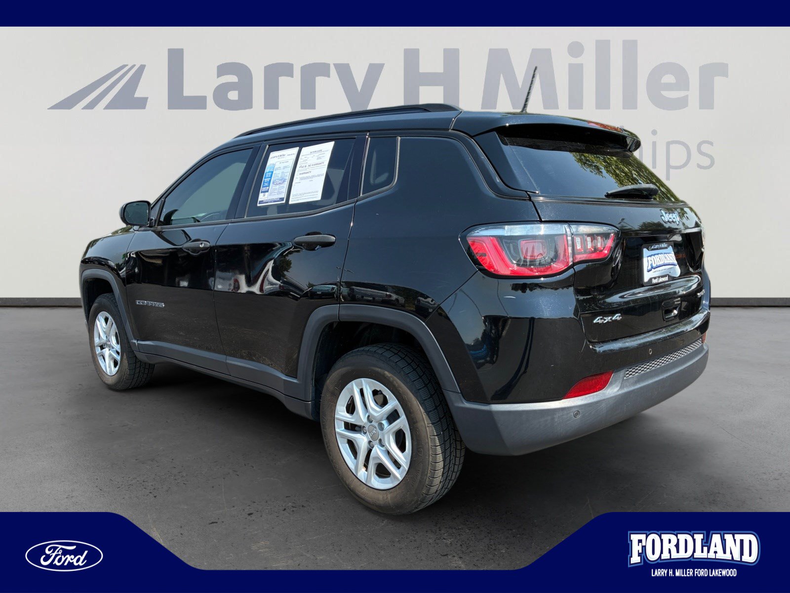 Used 2017 Jeep Compass Sport w/ Tech Group AWD/4WD image 3