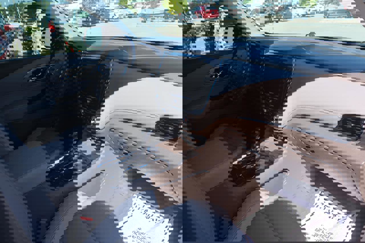 Used 2019 Chevrolet Traverse LT w/ LT Premium Package image 13