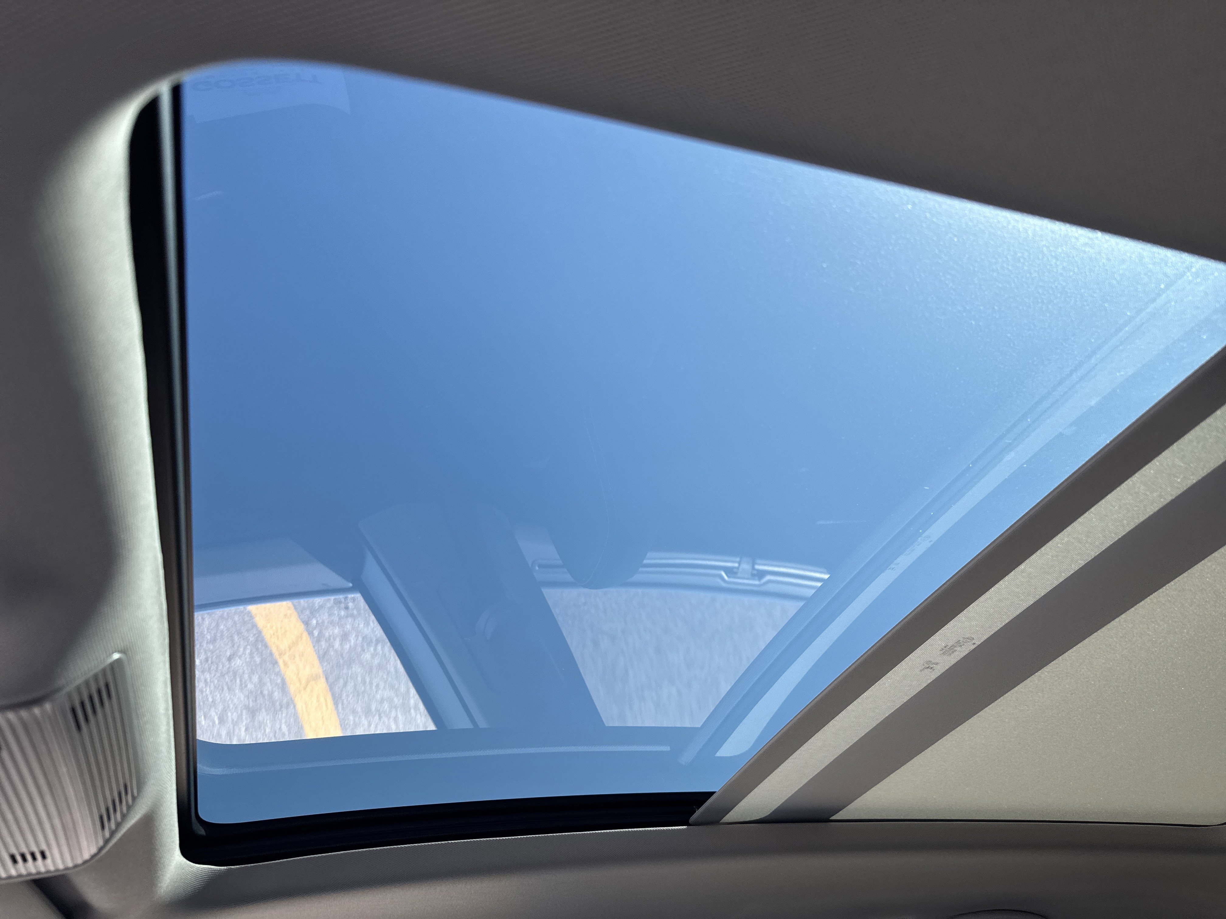 Used 2025 Volkswagen Atlas SE image 15