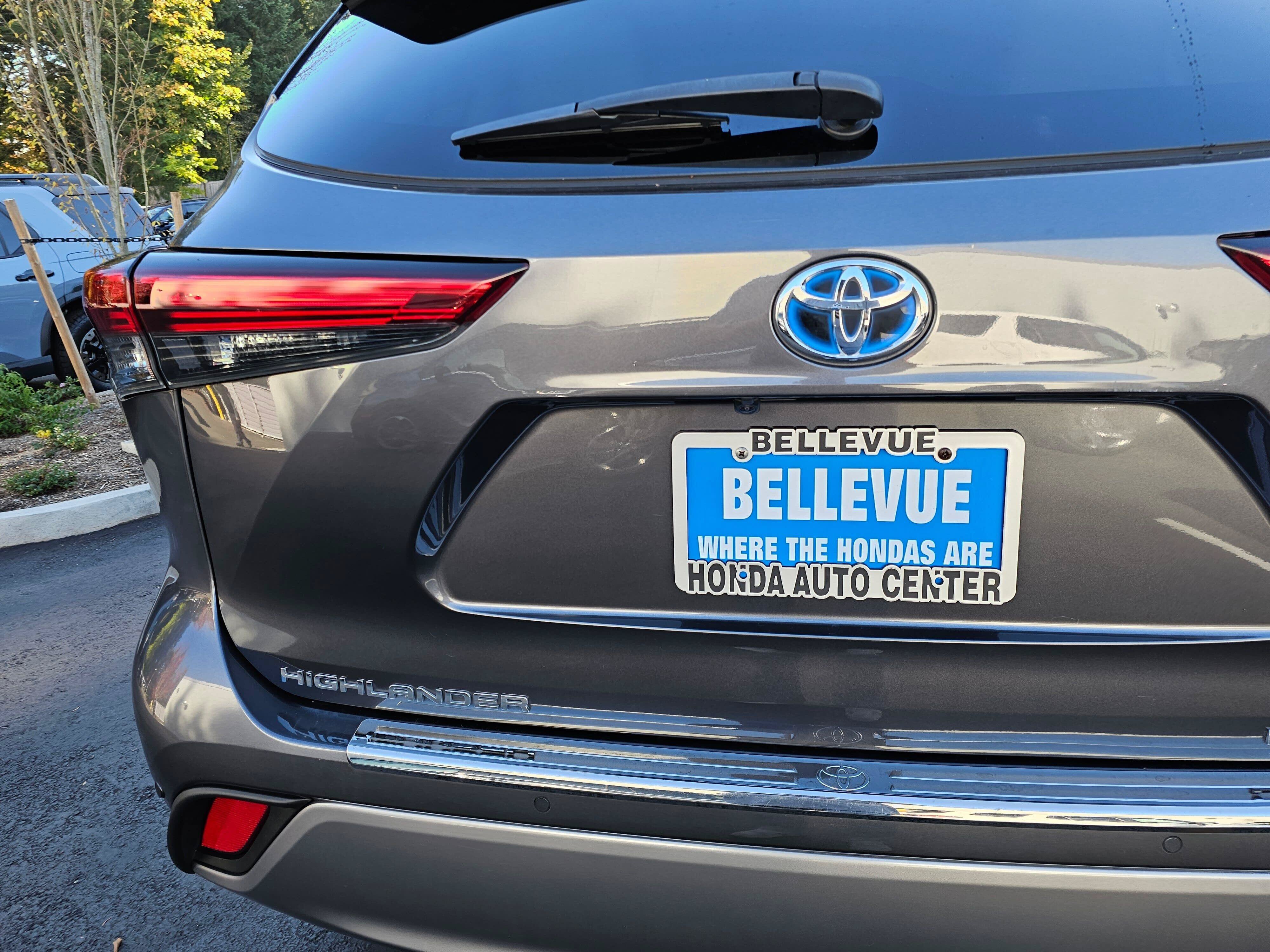 Used 2022 Toyota Highlander Platinum AWD/4WD image 16