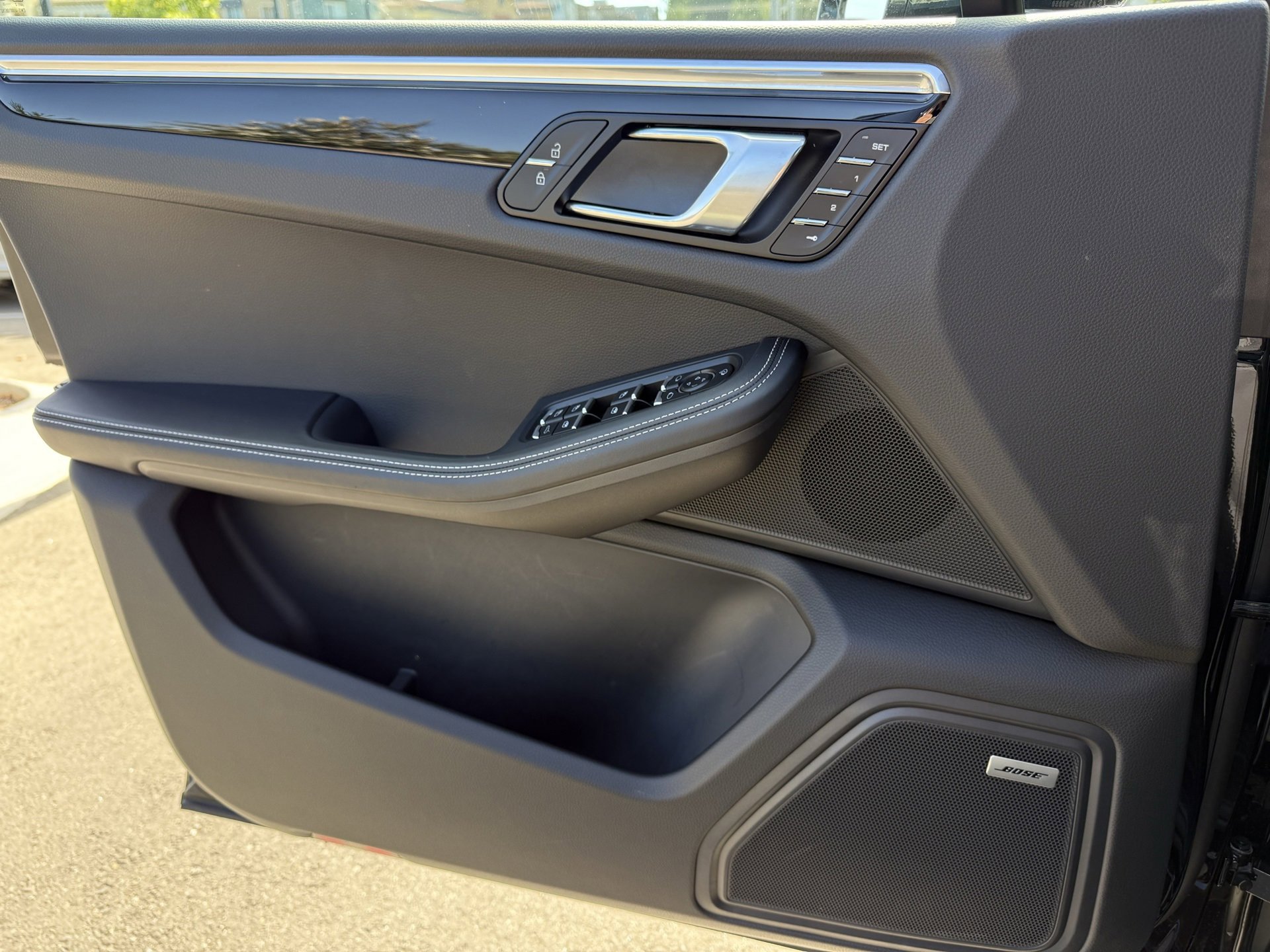 Used 2025 Porsche Macan image 25