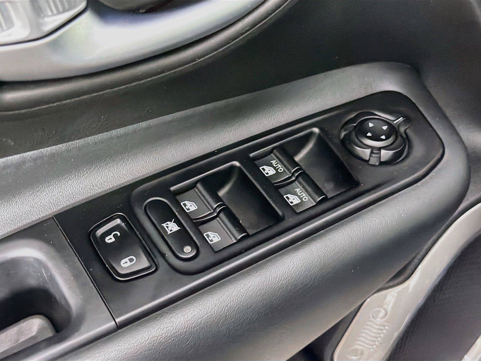 Used 2022 Jeep Renegade Latitude AWD/4WD image 24