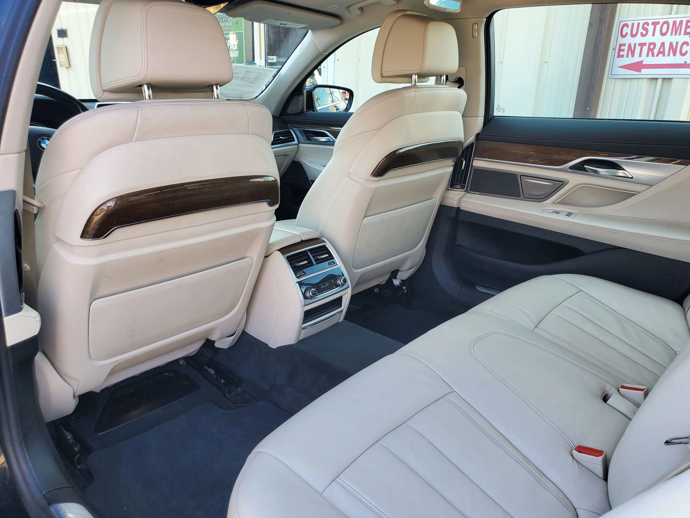 Used 2018 BMW 750i xDrive image 38