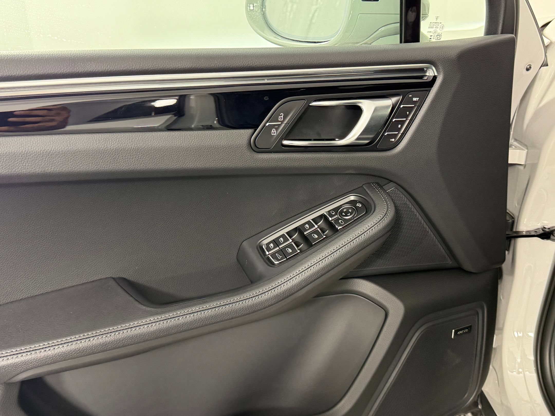 Certified 2026 Porsche Macan AWD/4WD image 15