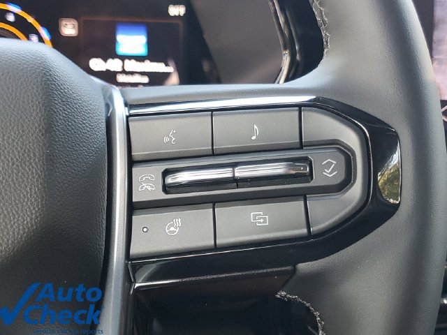 Used 2026 Chevrolet Colorado ZR2 w/ Technology Package AWD/4WD image 18