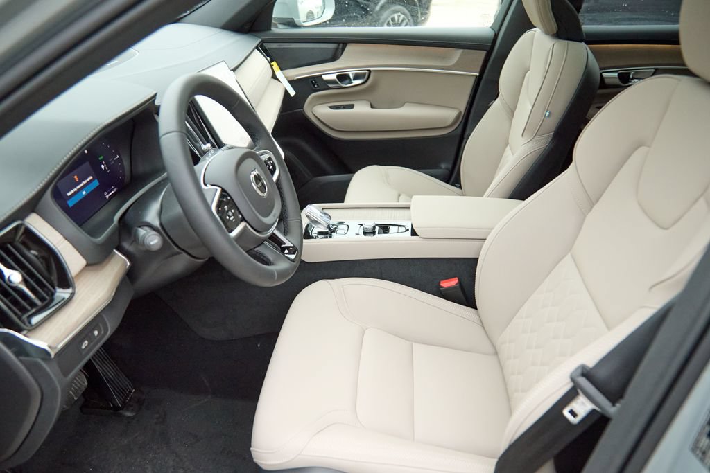 New 2026 Volvo XC90 T8 Plus w/ Protection Package Premier AWD/4WD image 18