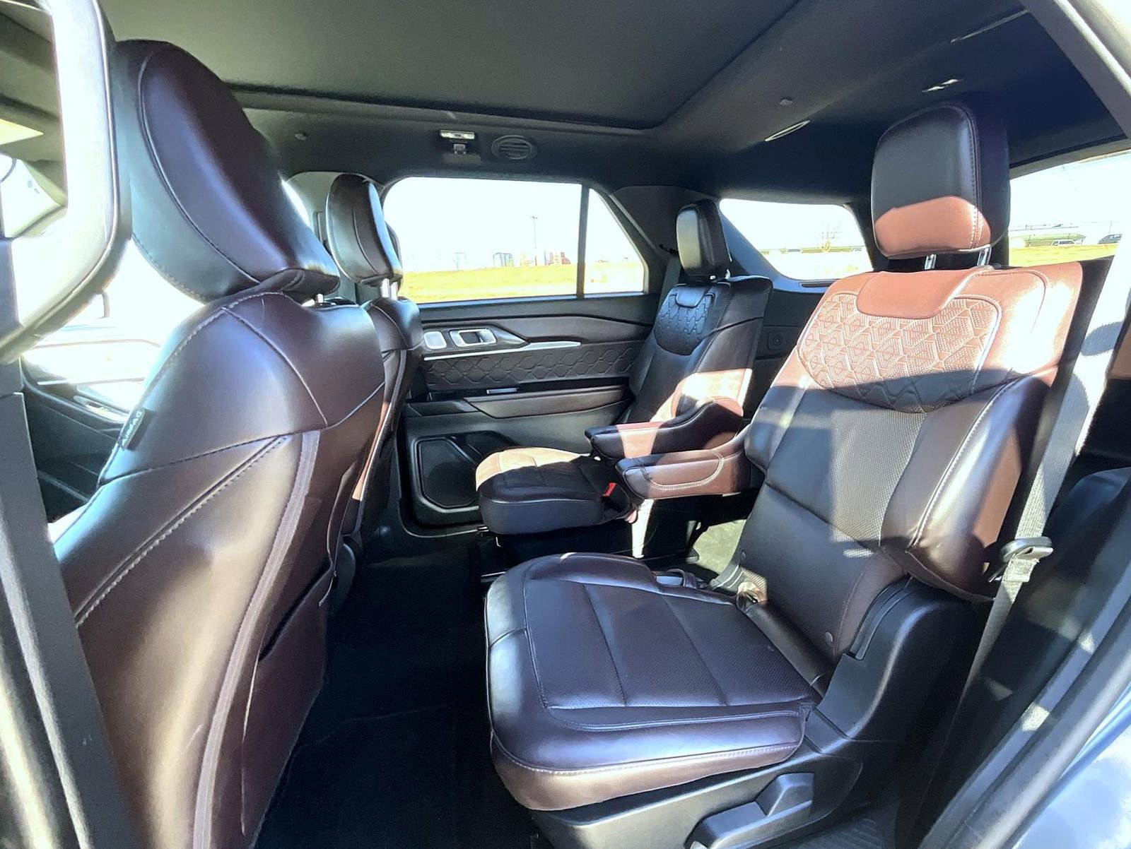 Used 2025 Ford Explorer Platinum w/ LUX Leather Package image 23