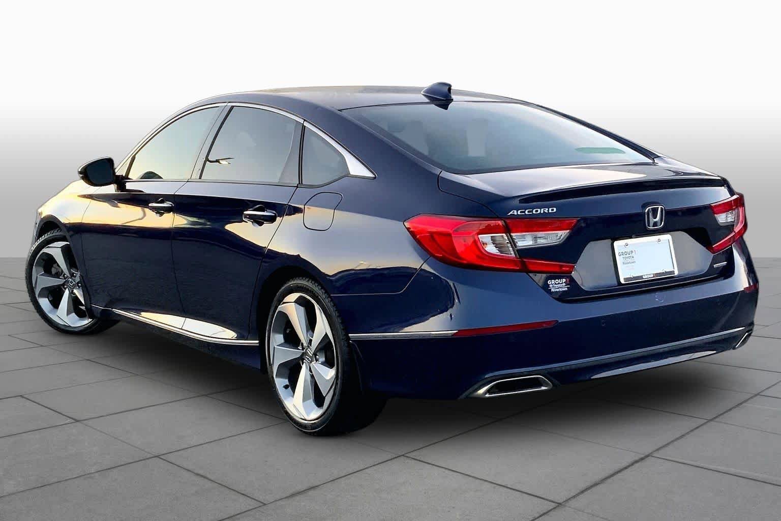 Used 2018 Honda Accord Touring image 12