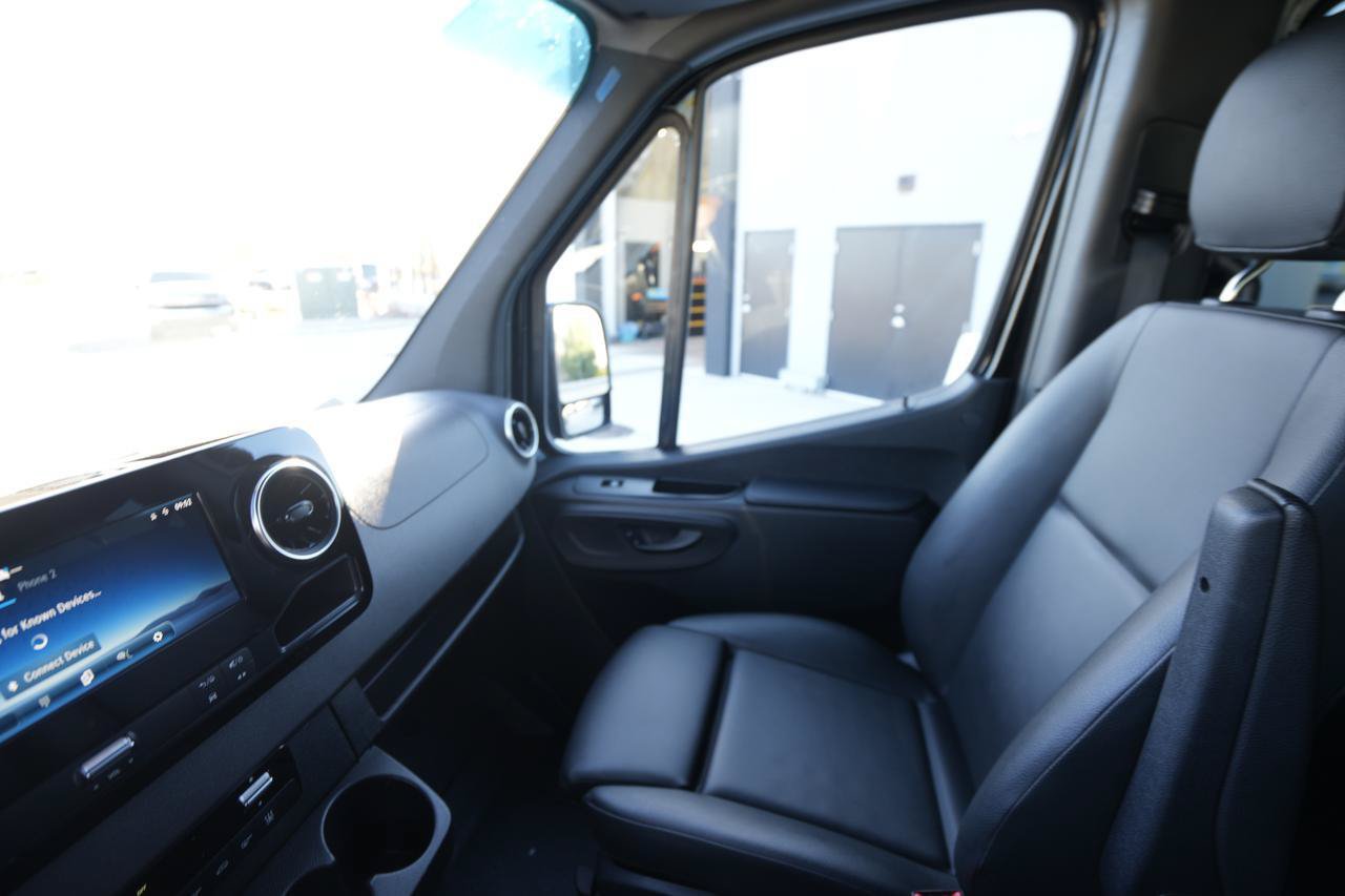 Used 2025 Mercedes-Benz Sprinter 2500 image 21