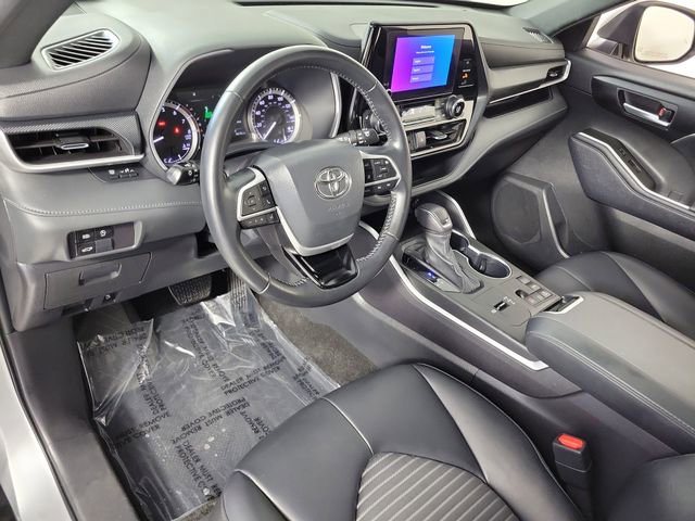 Used 2023 Toyota Highlander XSE image 19
