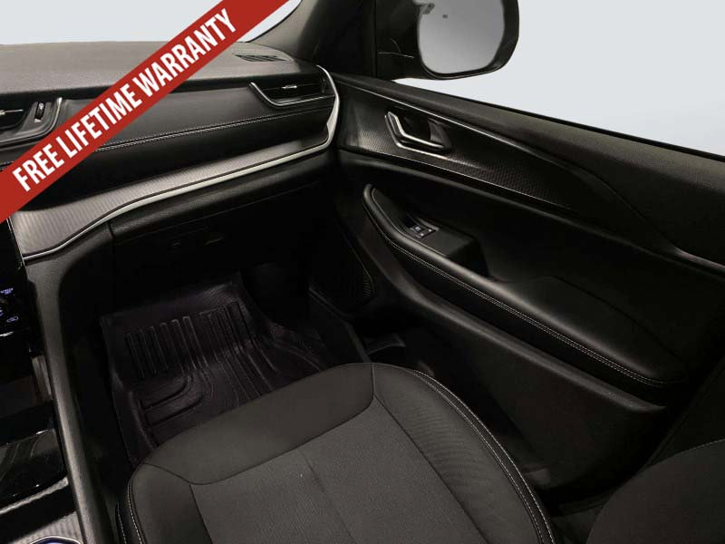 Used 2025 Jeep Grand Cherokee Laredo X w/ Luxury Tech Group I AWD/4WD image 29