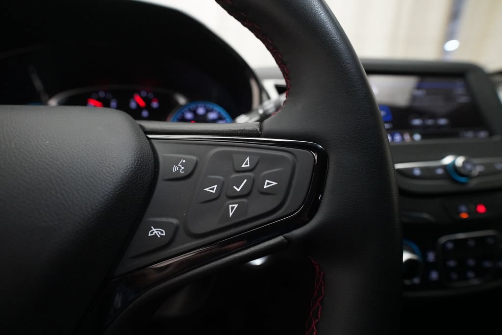 Used 2023 Chevrolet Equinox RS AWD/4WD image 19