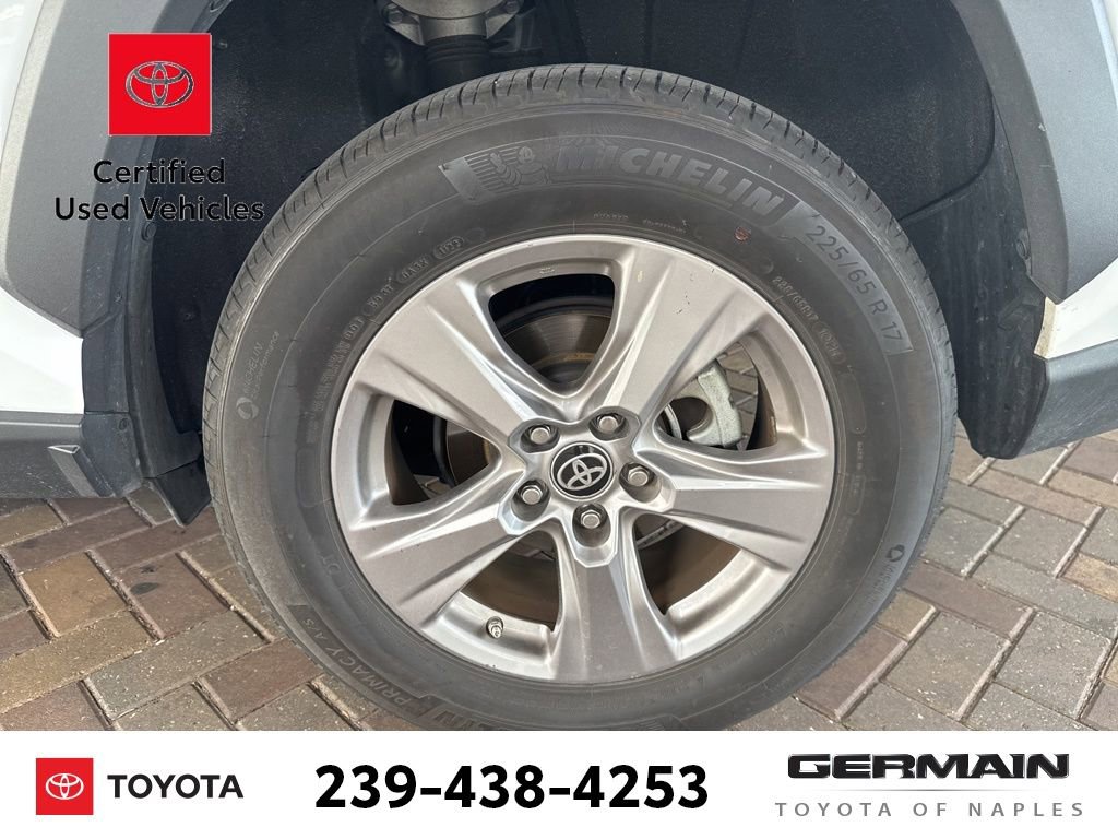 Used 2022 Toyota RAV4 LE AWD/4WD image 12