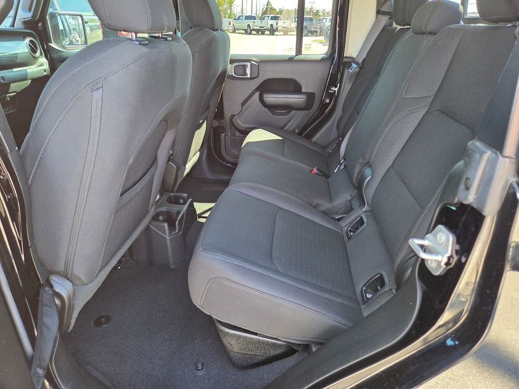 Used 2022 Jeep Gladiator Sport image 17