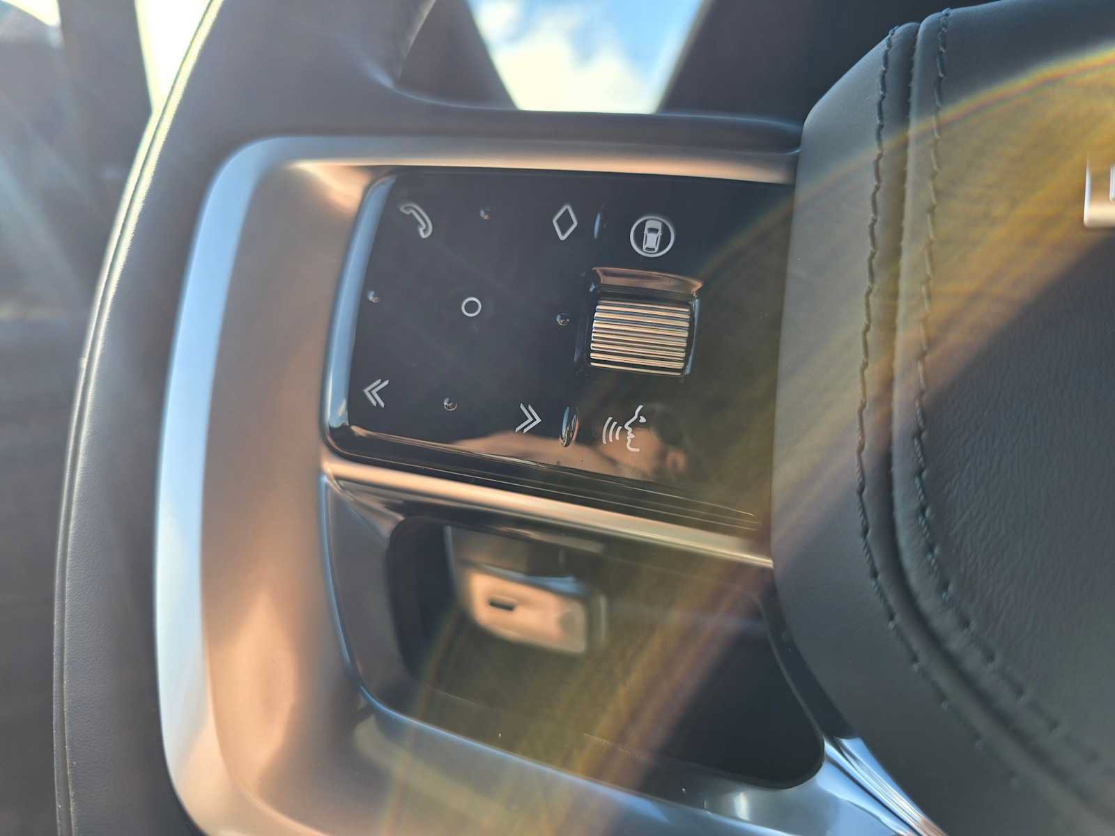 New 2025 Land Rover Range Rover SE AWD/4WD image 32