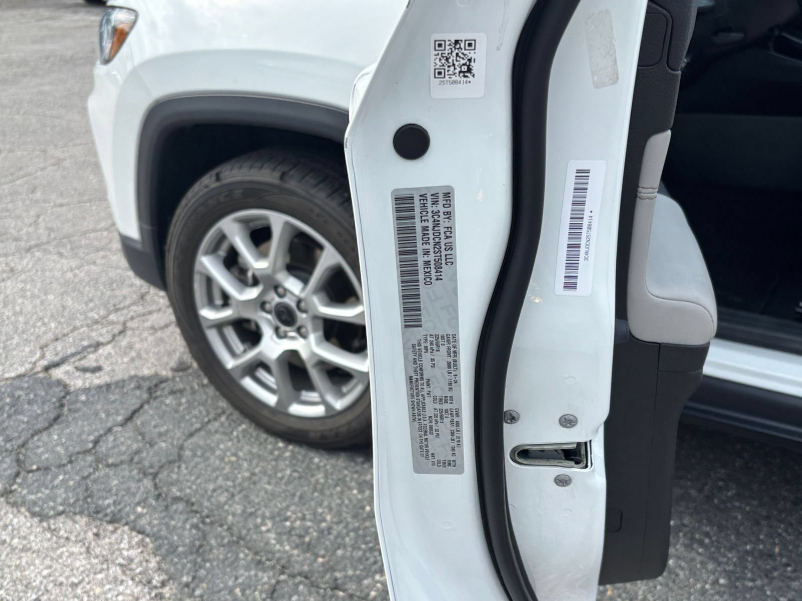 Used 2025 Jeep Compass Limited AWD/4WD image 29