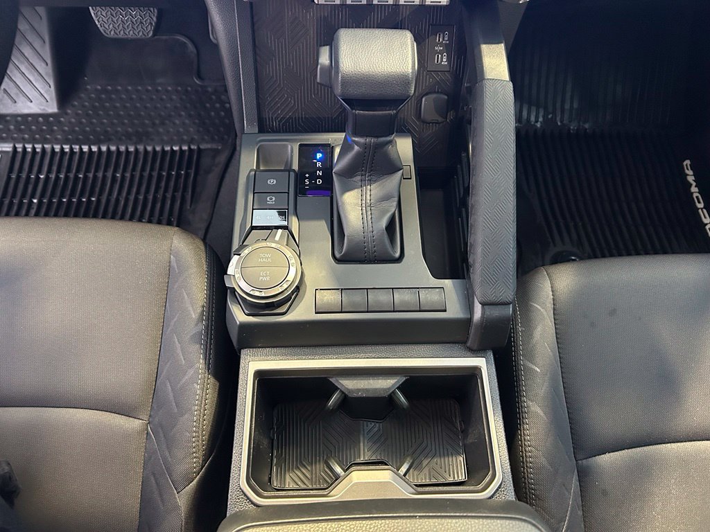 Used 2025 Toyota Tacoma SR5 AWD/4WD image 18