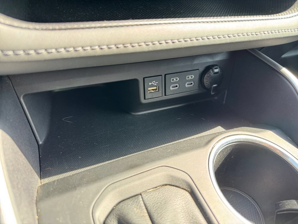 Used 2023 Toyota Highlander L FWD image 24