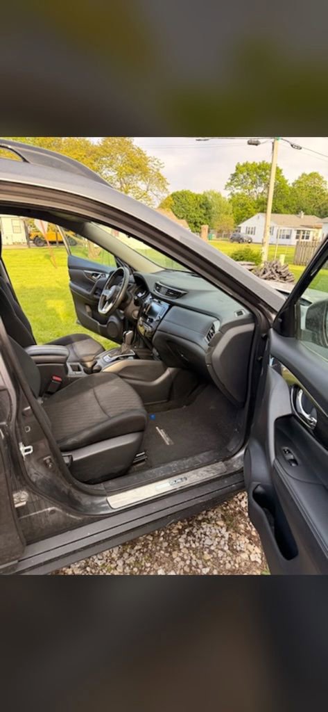 Used 2018 Nissan Rogue SV AWD/4WD image 8