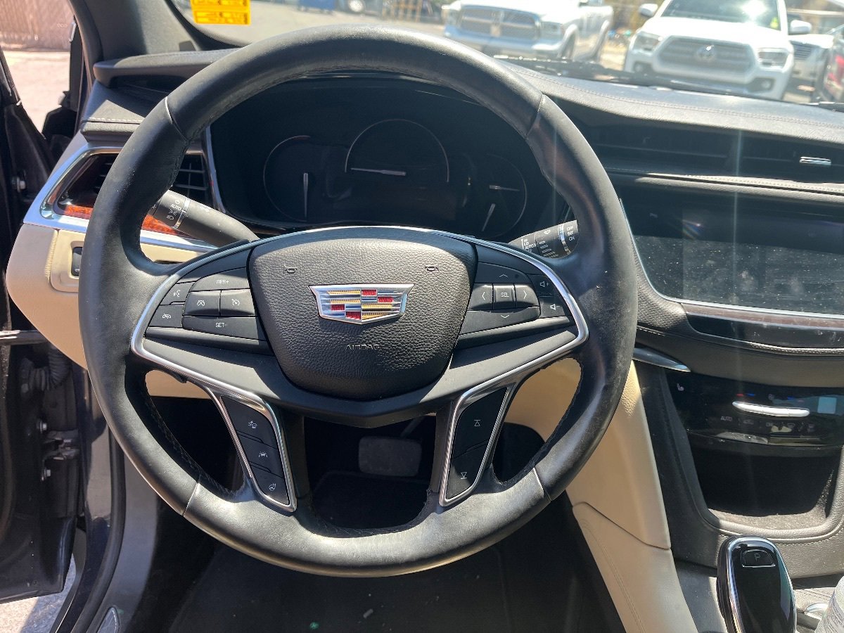 Used 2017 Cadillac XT5 Luxury w/ Driver Awareness Package FWD image 10