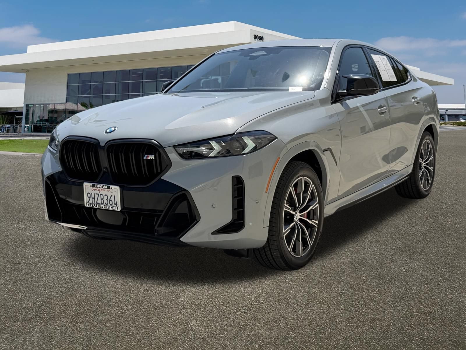 Certified 2024 BMW X6 M60i w/ Dynamic Handling Package AWD/4WD image 4