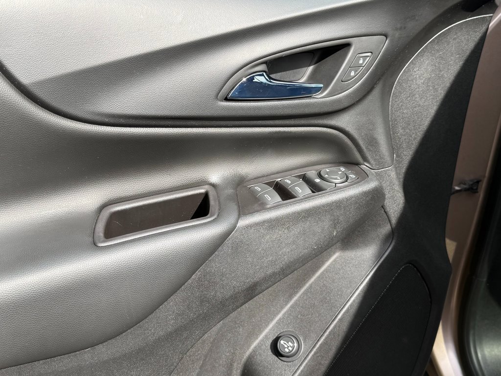 Certified 2018 Chevrolet Equinox LT w/ Sun & Infotainment Package image 14