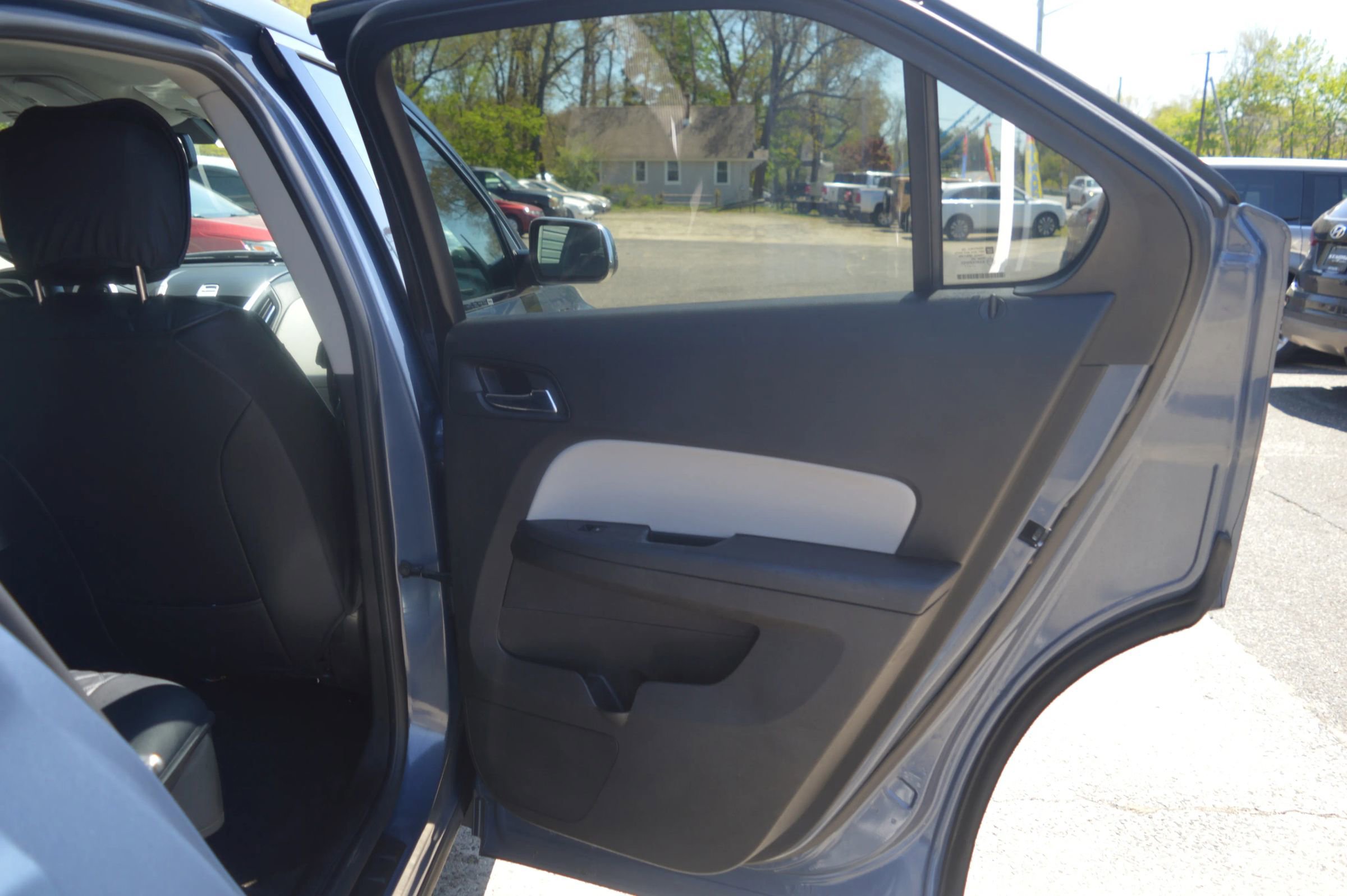 Used 2011 Chevrolet Equinox LT w/ Driver Convenience Package FWD image 24