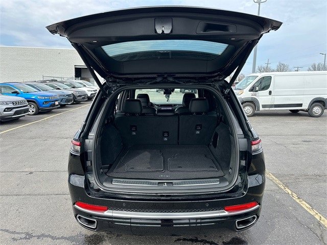 Used 2024 Jeep Grand Cherokee Summit w/ Adv Protech Group IV image 9