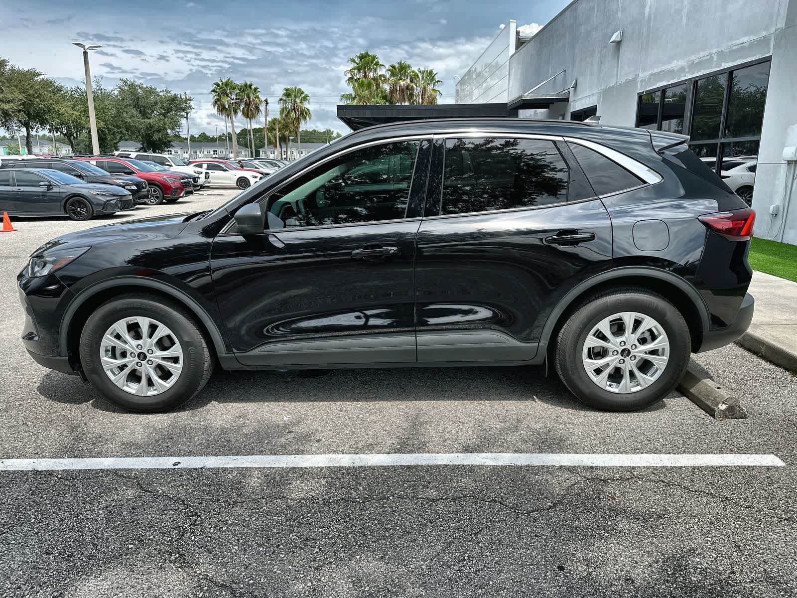 Used 2023 Ford Escape Active w/ Tech Pack #1 FWD image 5