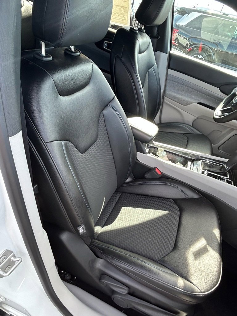 Used 2024 Jeep Compass Latitude image 18