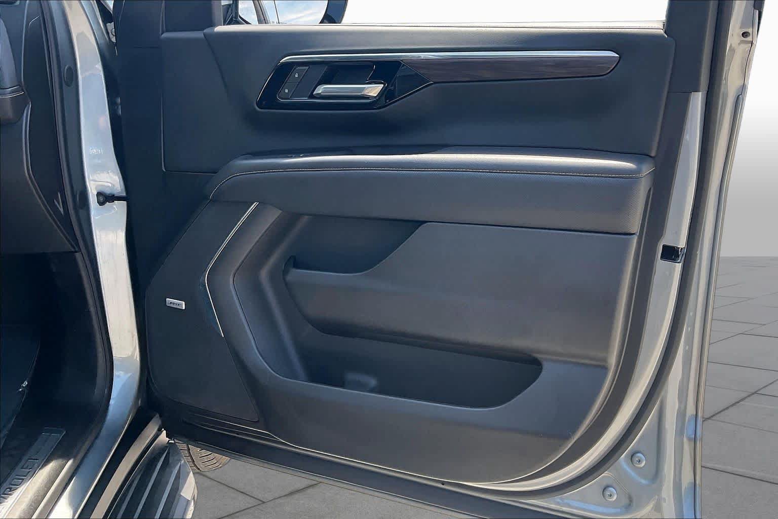 Used 2025 Chevrolet Tahoe Premier AWD/4WD image 22